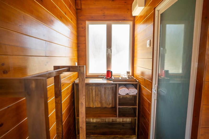 A tea corner with a kettle and fresh towels in the villa